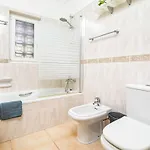 דירה Oasis Park Condo, Pool & Jacuzzi, Free Parking *