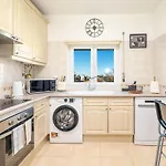 Oasis Park Condo, Pool & Jacuzzi, Free Parking פורטימאו