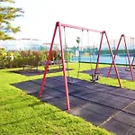 Oasis Park Condo, Pool & Jacuzzi, Free Parking דירה *