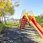 דירה Oasis Park Condo, Pool & Jacuzzi, Free Parking