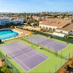 公寓 Oasis Park Condo, Pool & Jacuzzi, Free Parking *