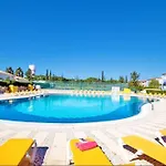 Oasis Park Condo, Pool & Jacuzzi, Free Parking * 波尔蒂芒