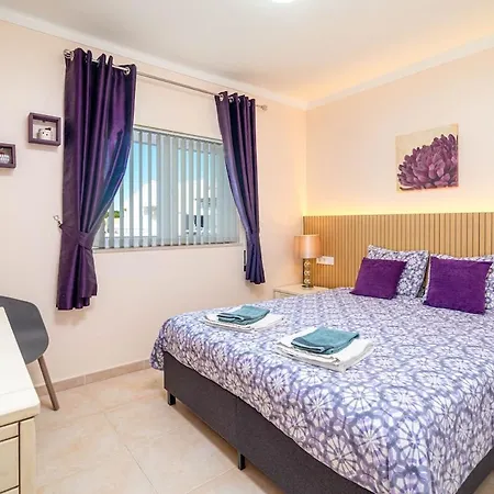 Oasis Park Condo, Pool & Jacuzzi, Free Parking Apartment *