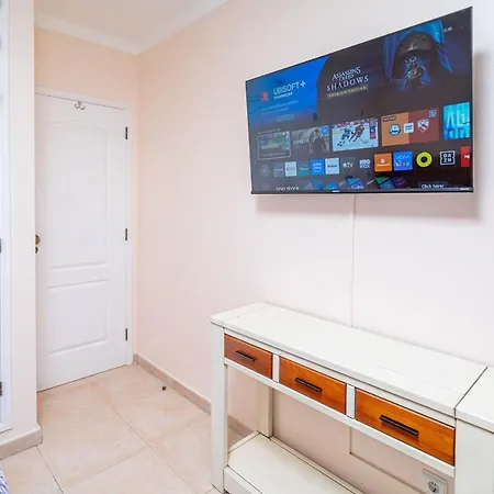 Apartment Oasis Park Condo, Pool & Jacuzzi, Free Parking *