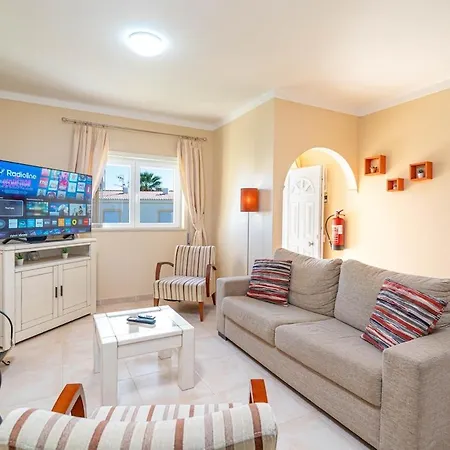 Oasis Park Condo, Pool & Jacuzzi, Free Parking