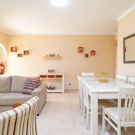 Apartment Oasis Park Condo, Pool & Jacuzzi, Free Parking *