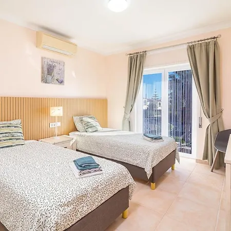 Oasis Park Condo, Pool & Jacuzzi, Free Parking