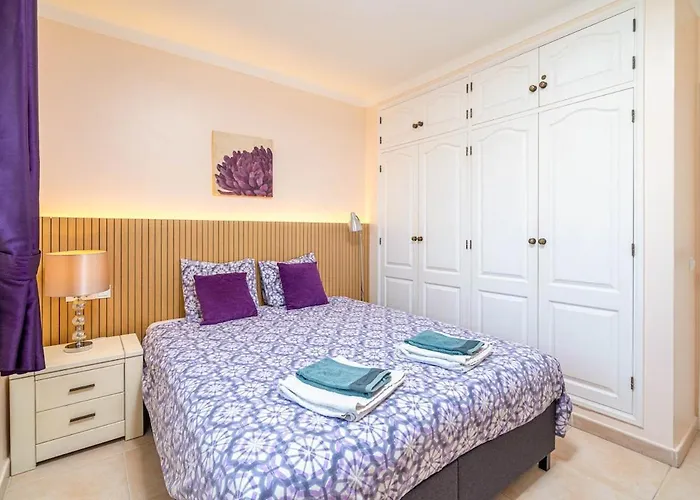 Oasis Park Condo, Pool & Jacuzzi, Free Parking Apartment Portimao