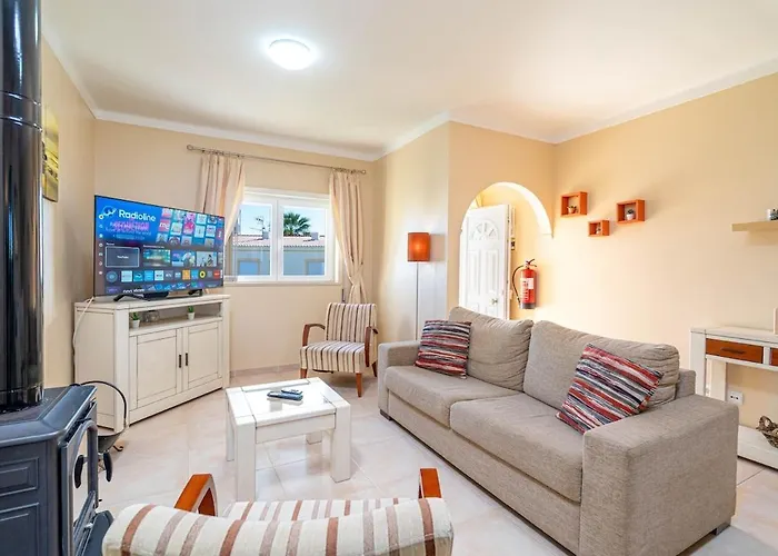 Oasis Park Condo, Pool & Jacuzzi, Free Parking