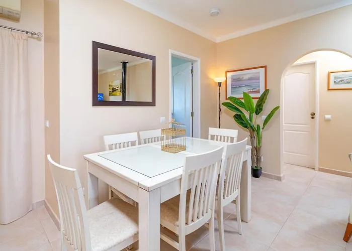 Oasis Park Condo, Pool & Jacuzzi, Free Parking * Portimao