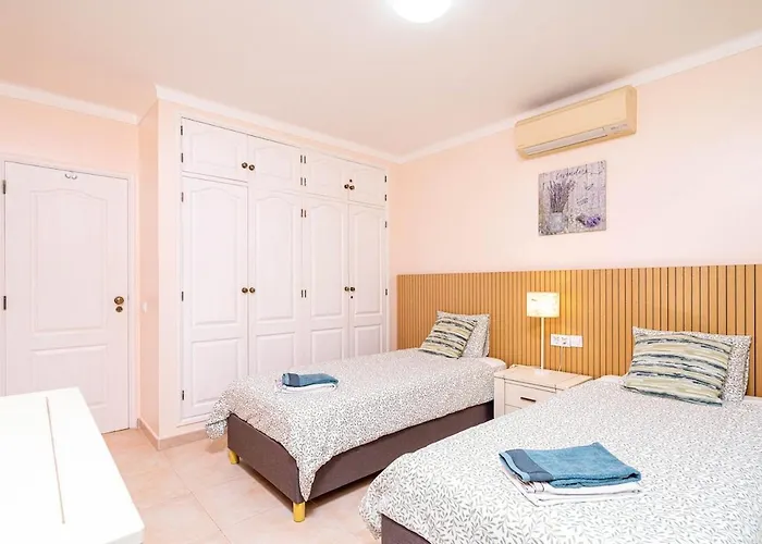 Oasis Park Condo, Pool & Jacuzzi, Free Parking Portimao