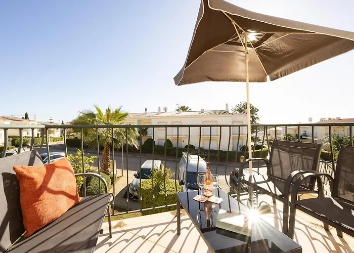 Oasis Park Condo, Pool & Jacuzzi, Free Parking * Portimao