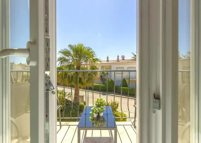 Oasis Park Condo, Pool & Jacuzzi, Free Parking *