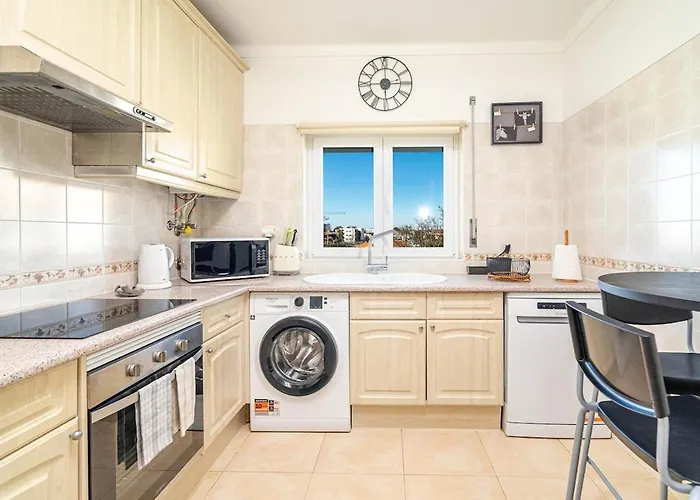 Oasis Park Condo, Pool & Jacuzzi, Free Parking Portimao