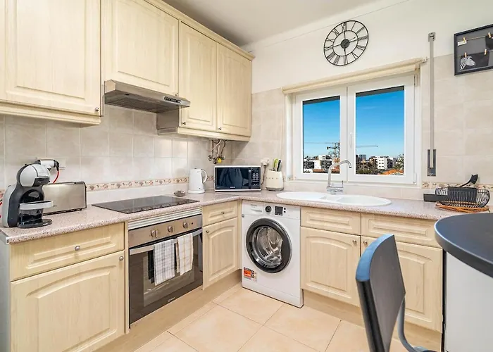 Apartment Oasis Park Condo, Pool & Jacuzzi, Free Parking Portimao