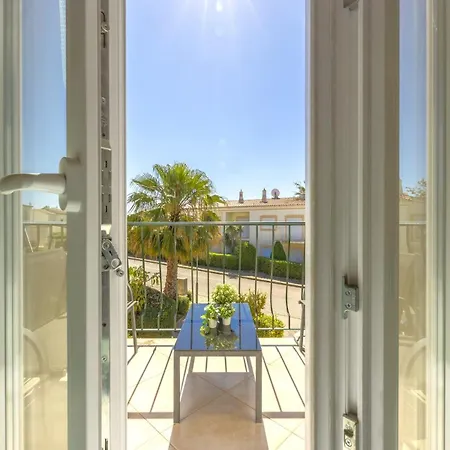 Oasis Park Condo, Pool & Jacuzzi, Free Parking *